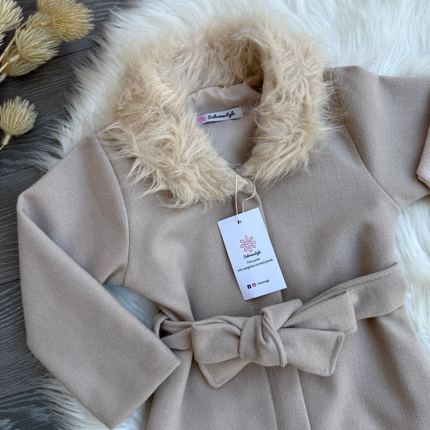 Ensemble manteau, jupe et tricot